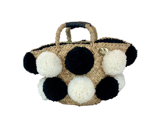 Coffa con pon pon handmade bianco e nero