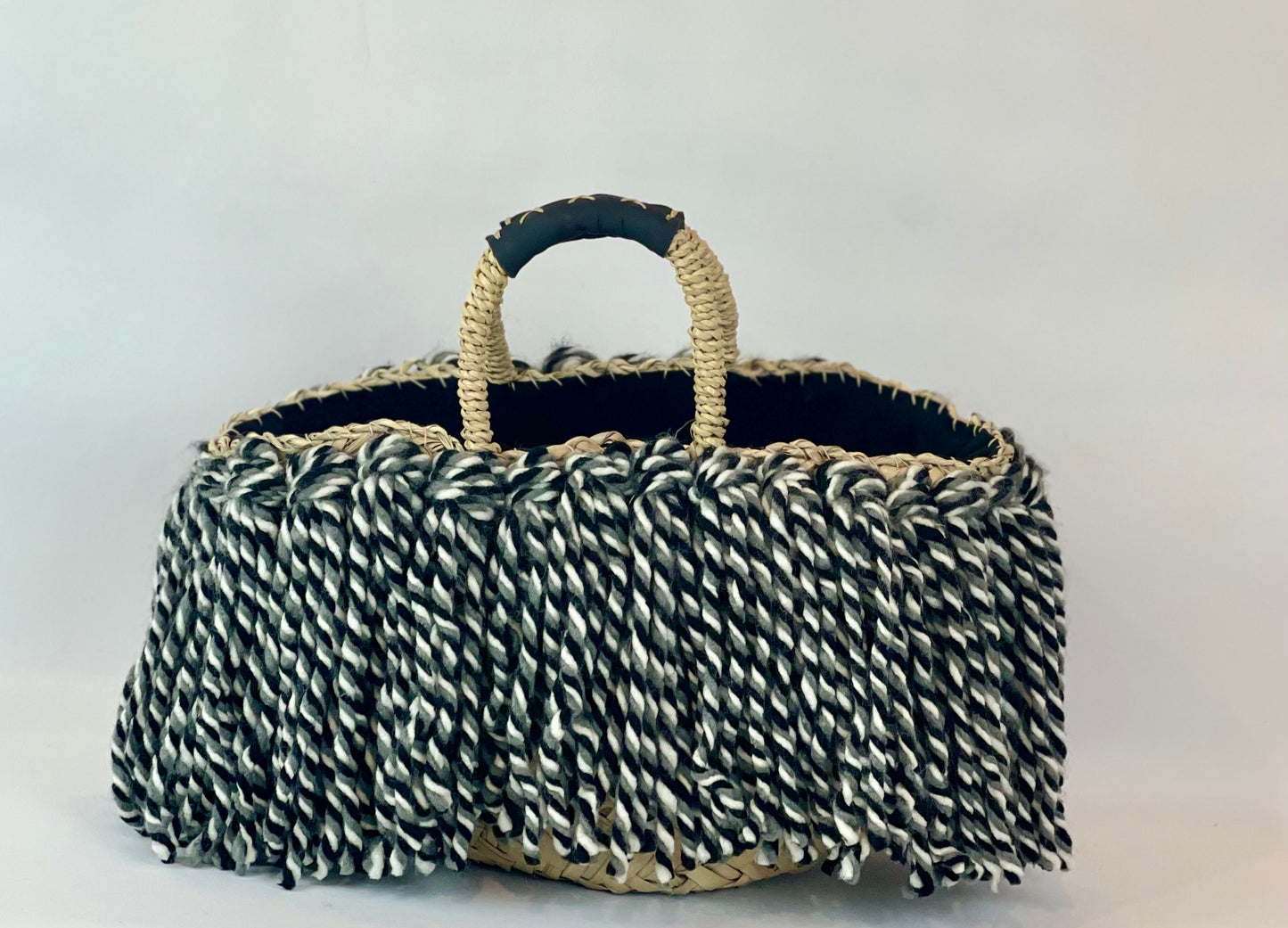Sicilian coffa with black and grey fringes