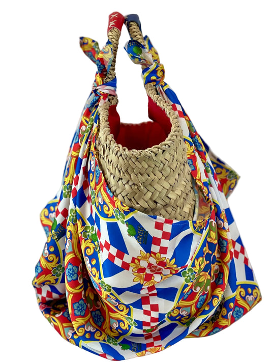 Coffa siciliana con foulard multicolor