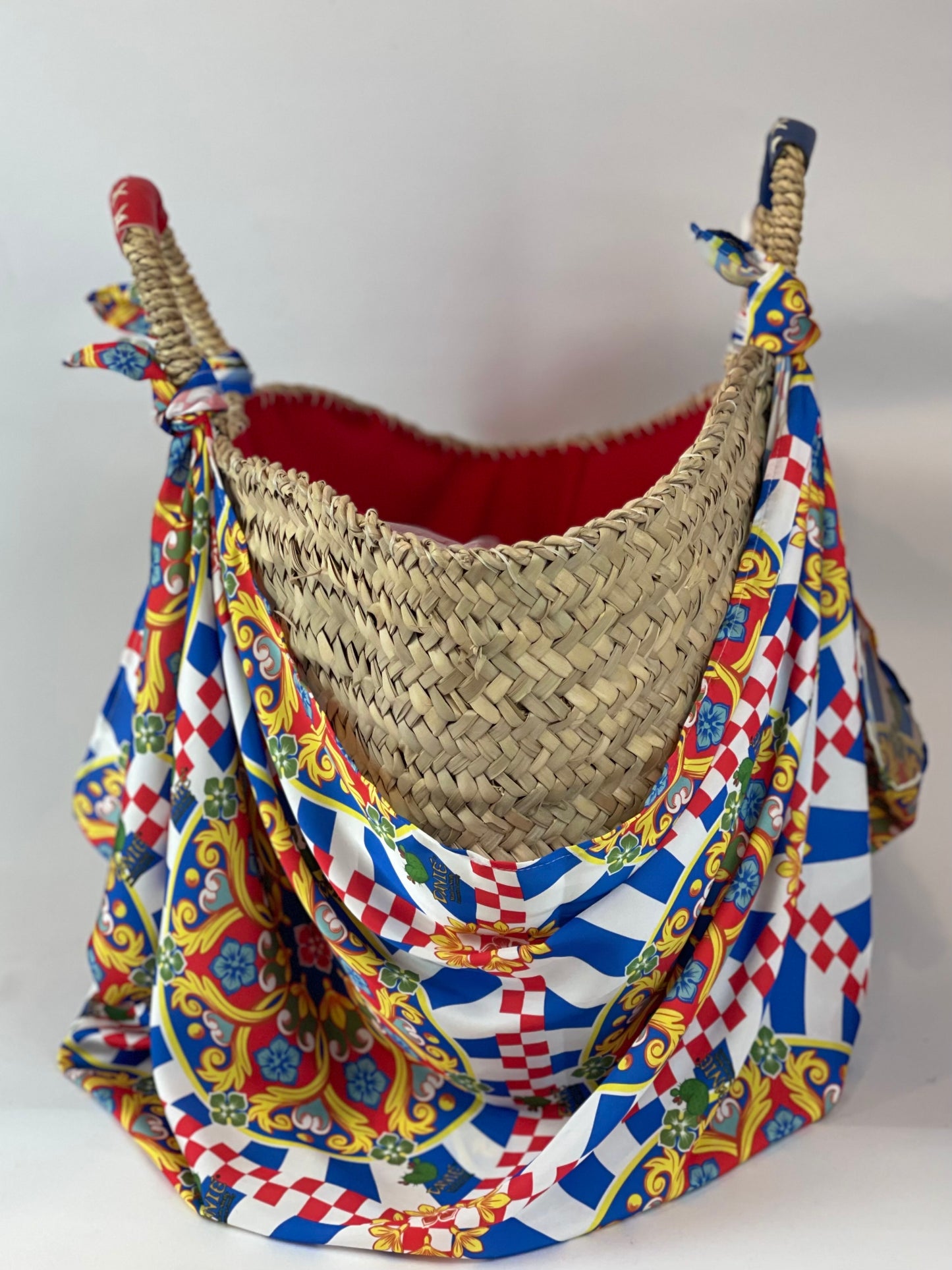 Sicilian basket with multicolored scarf