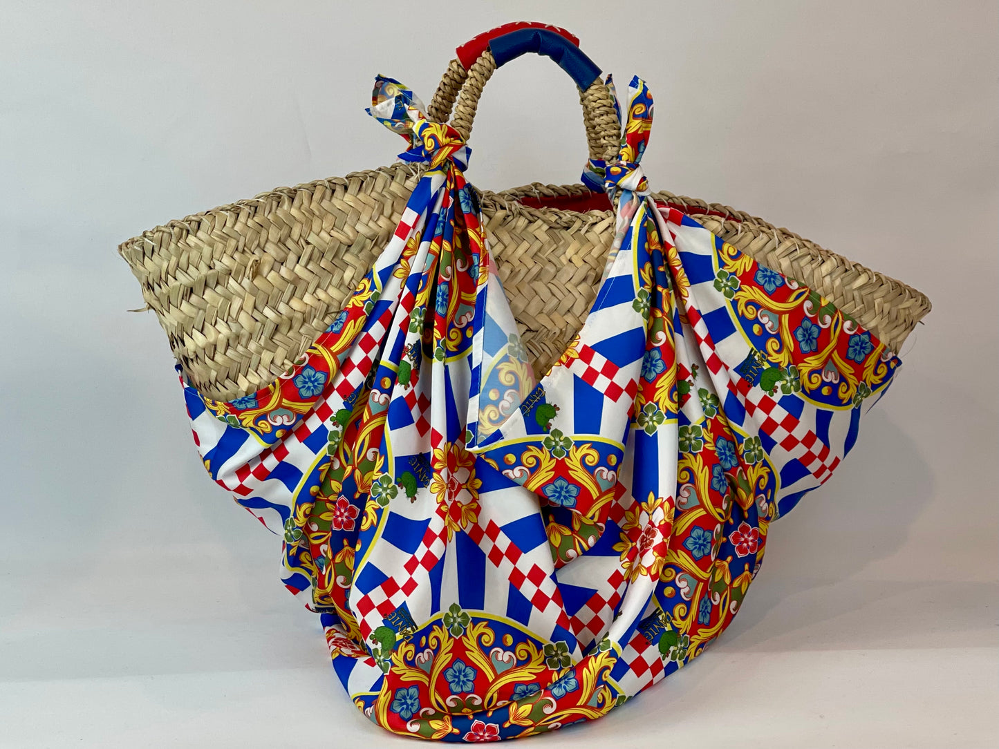 Sicilian basket with multicolored scarf