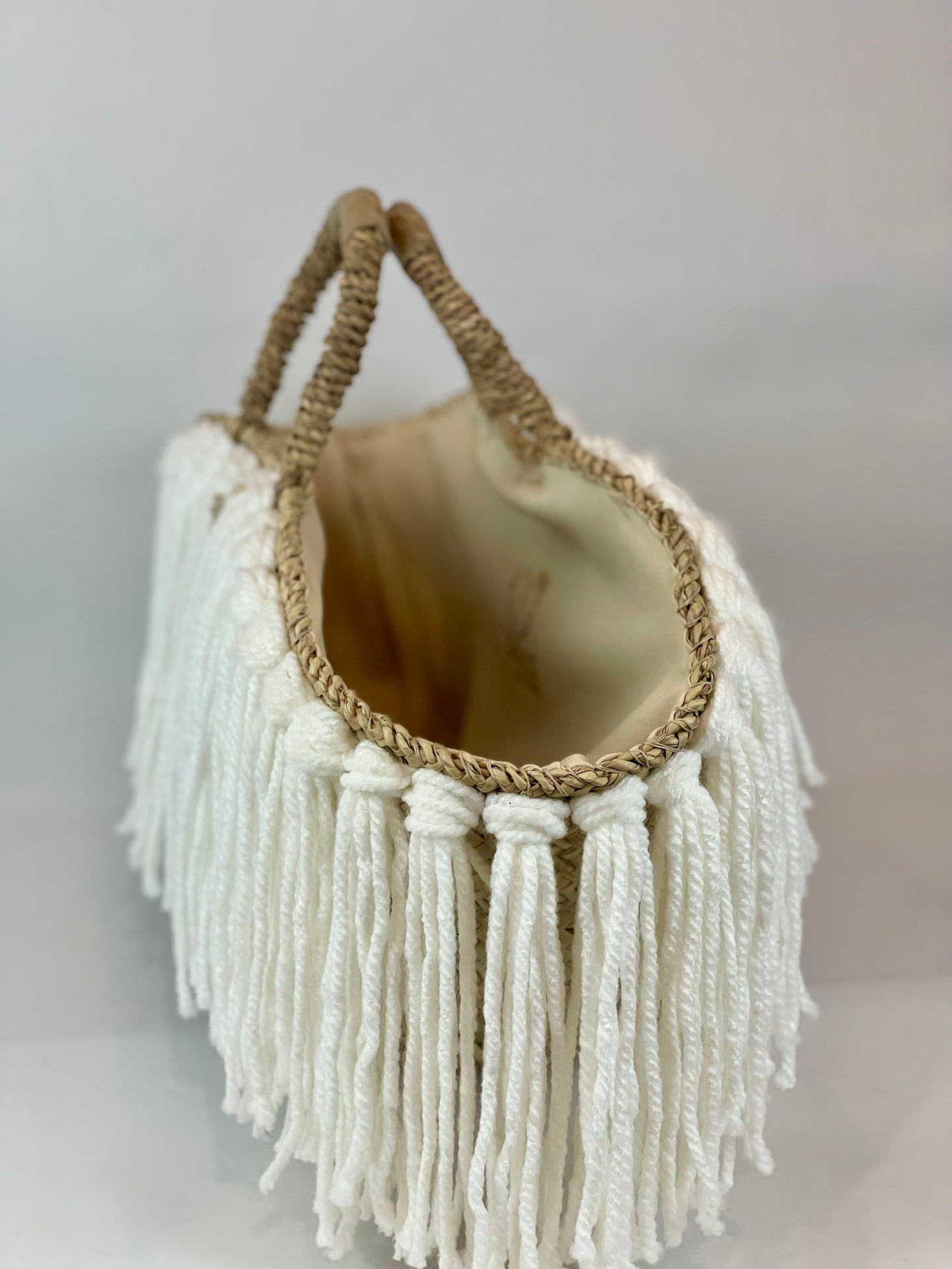 Sicilian coffa with white handcrafted fringes