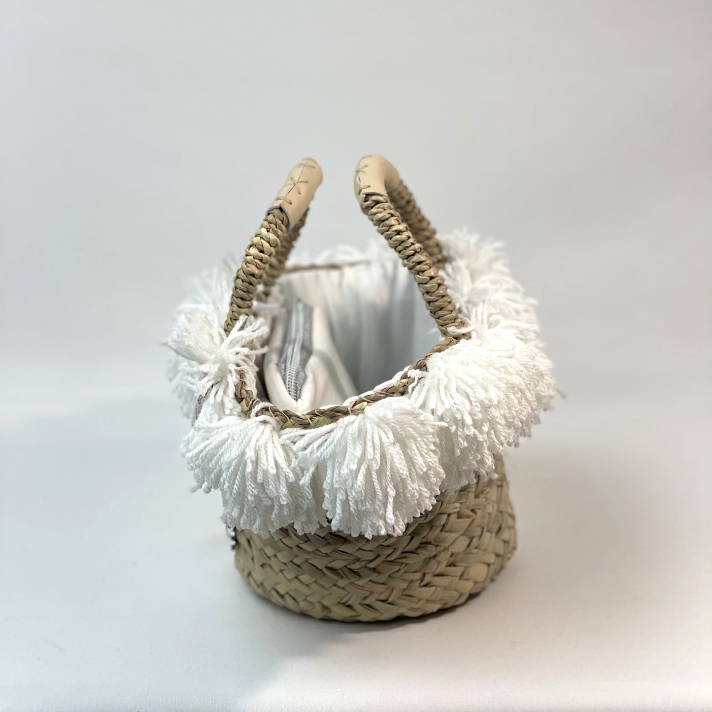 Coffa con ex voto argento e pon pon bianco