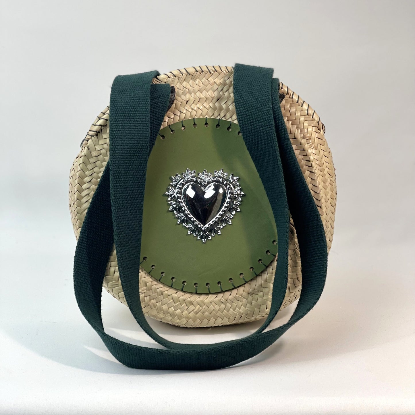 Borsa tonda con ecopelle verde ed ex voto argento