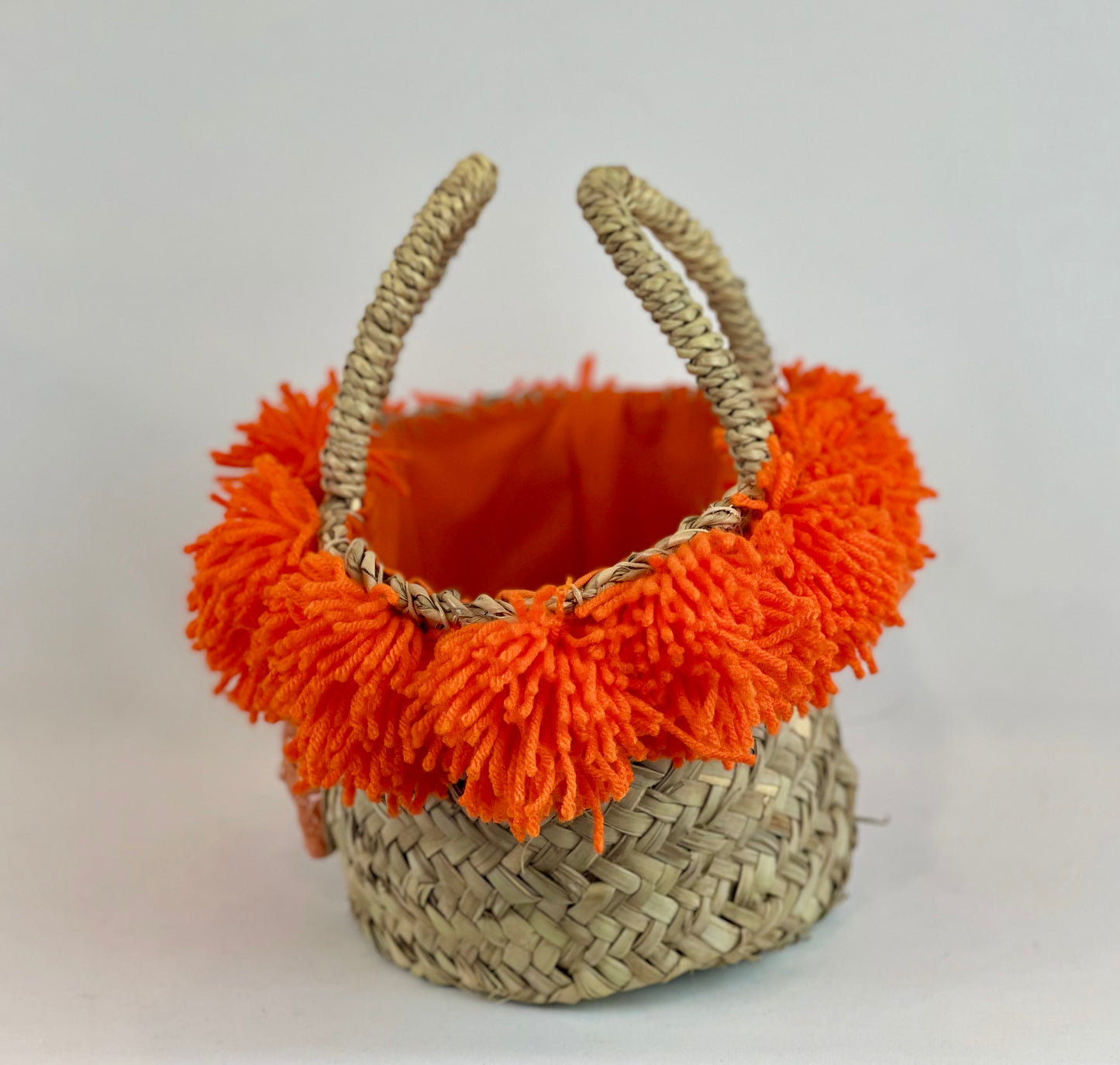 Basket with ceramic Maiden and gold fringes