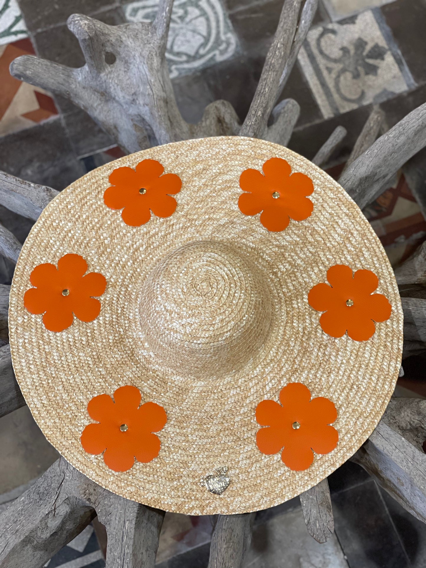 Cappello flowers arancione