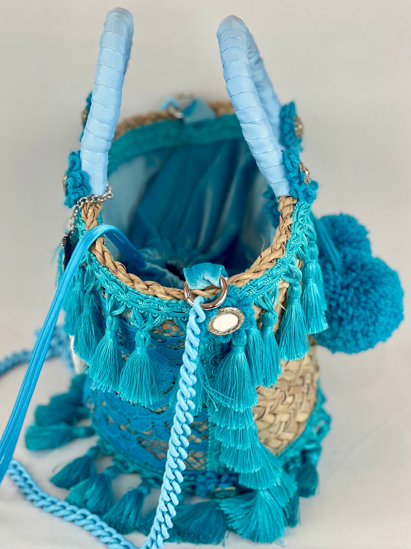 Coffa in pizzo azzurro con ceramica ruota