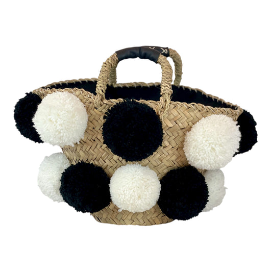 Coffa con pon pon handmade bianco e nero