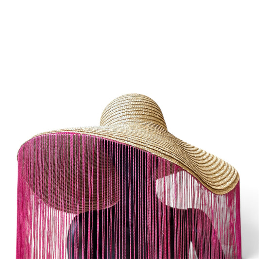 Cappello Fashion in paglia con frangia fucsia