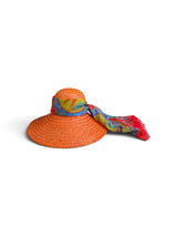 Cappello in paglia arancione foulard palazzo reale